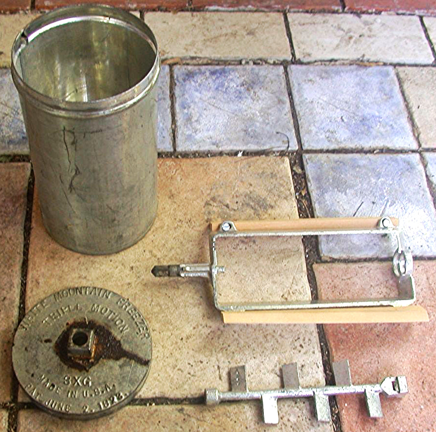 ANTIQUE 1923 WHITE MOUNTAIN FREEZER 3QT WOOD ICE MAKER AMERICANA MEDIUM VINTAGE