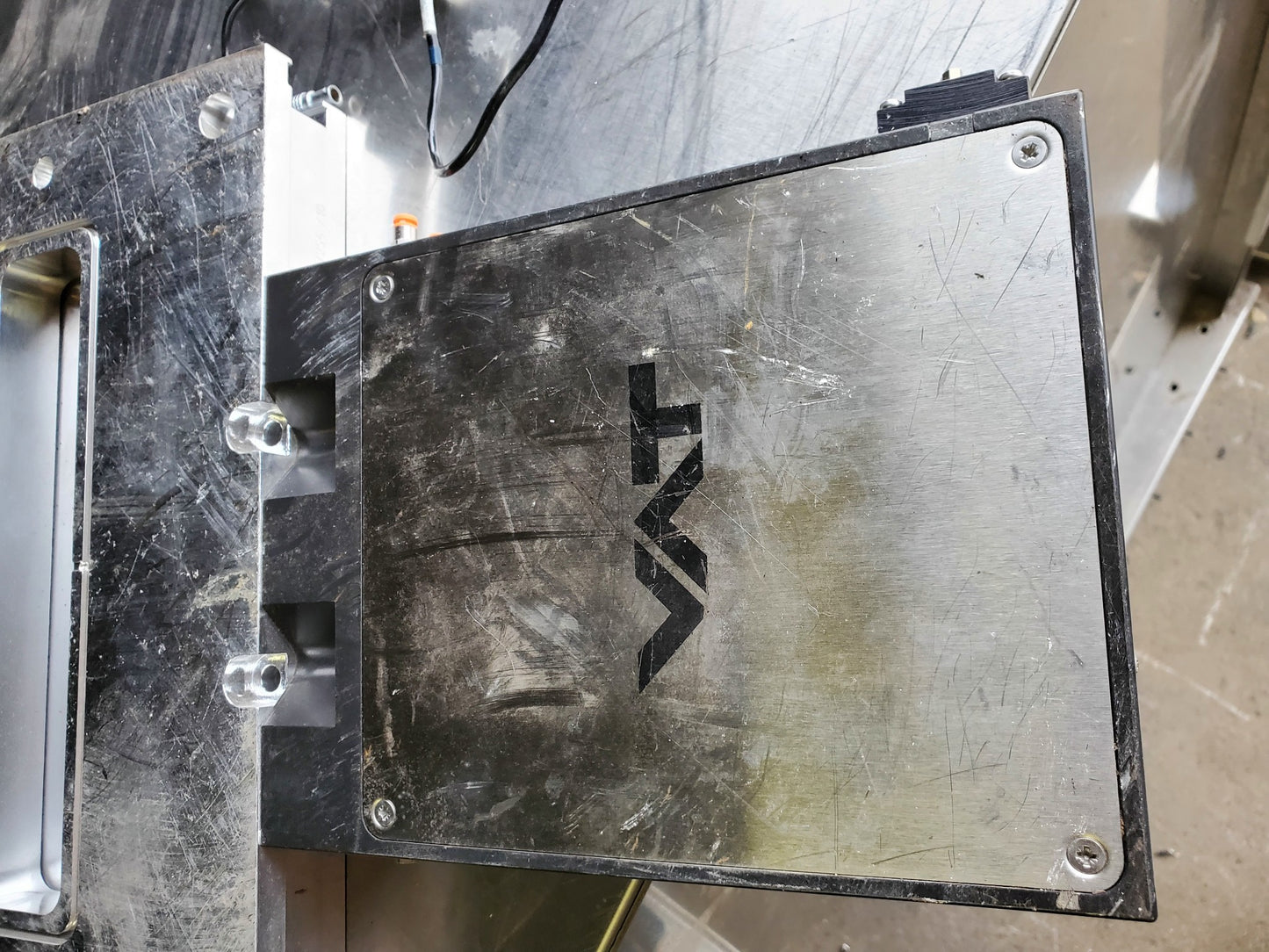 VAT 02110-CA24 RECTANGULAR WAFER GATE SLIT TRANSFER VALVE VACUUM SLOT FREE SHIP