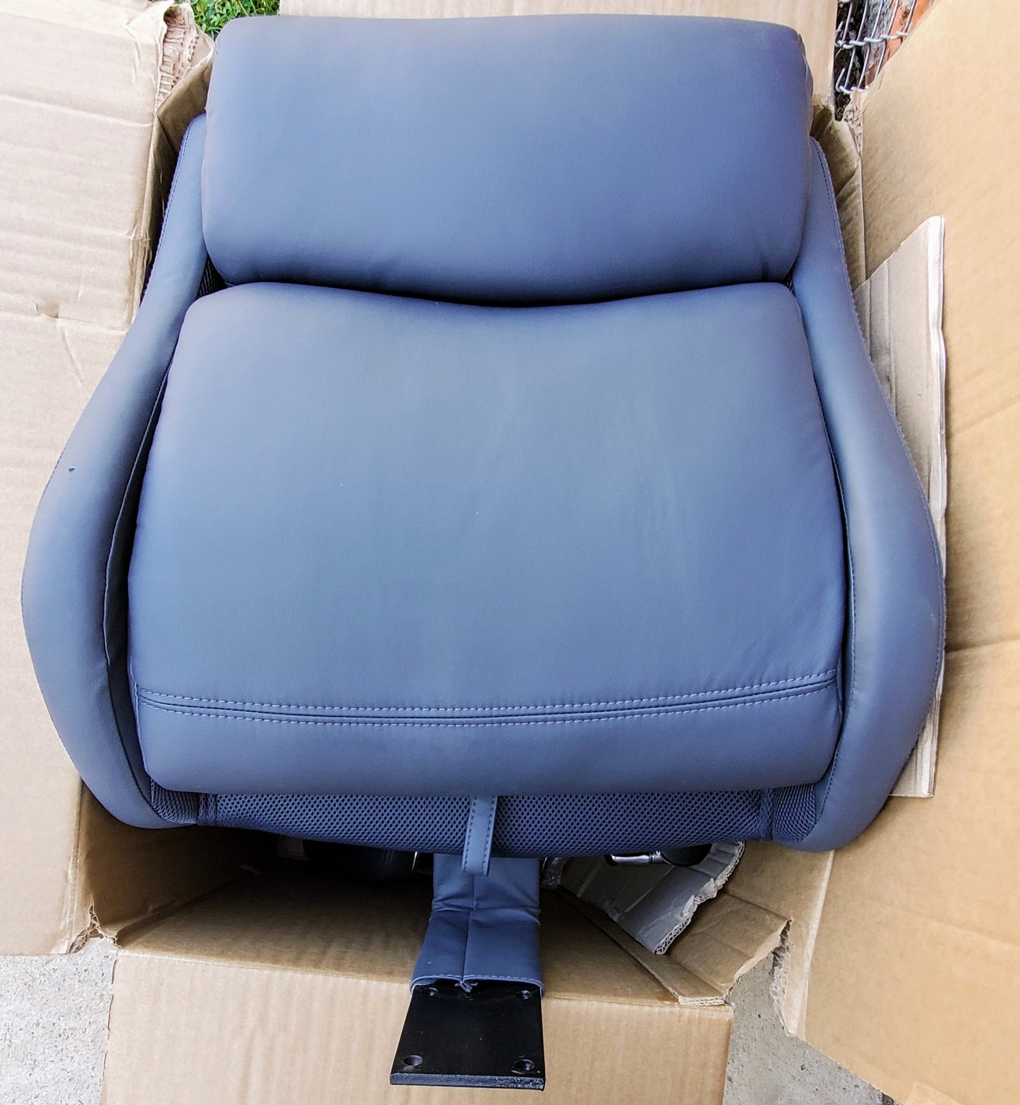 NewInBox REALSPACE MODERNCOMFORT KEERA LEATHER MIDBACK GRAY MANAGER CHROME CHAIR