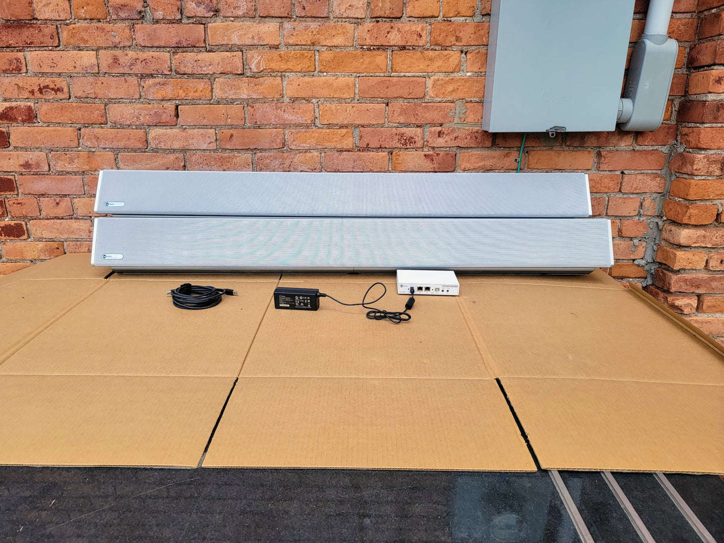 NUREVA HDL300-W AUDIO CONFERENCING SOUNDBAR SPEAKERS & POWER SUPPLY WATCH VIDEO