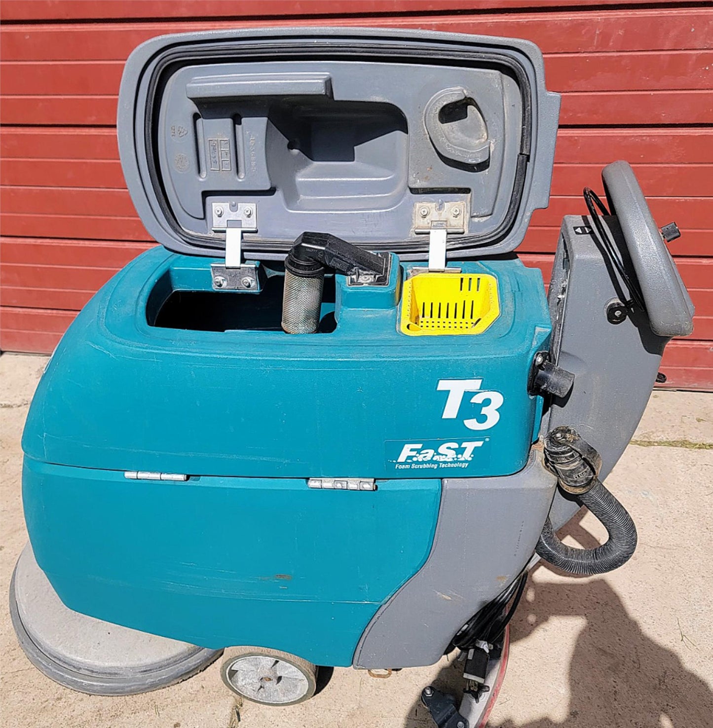 WARRANTY TENNANT T3 FAST FLOOR WALK BEHIND BATTERY FLOOR SCRUBBER WATCH VIDEO
