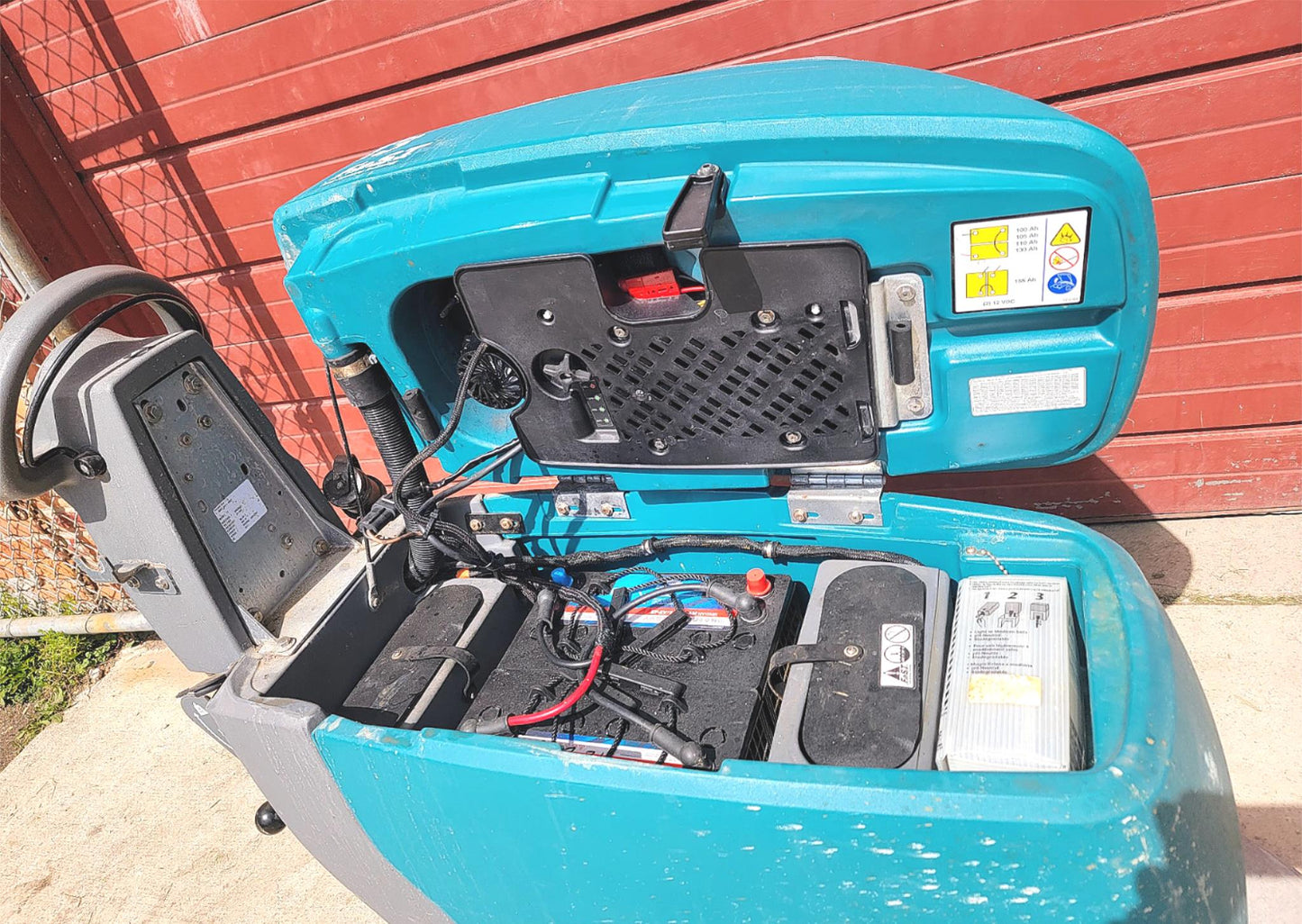 WARRANTY TENNANT T3 FAST FLOOR WALK BEHIND BATTERY FLOOR SCRUBBER WATCH VIDEO
