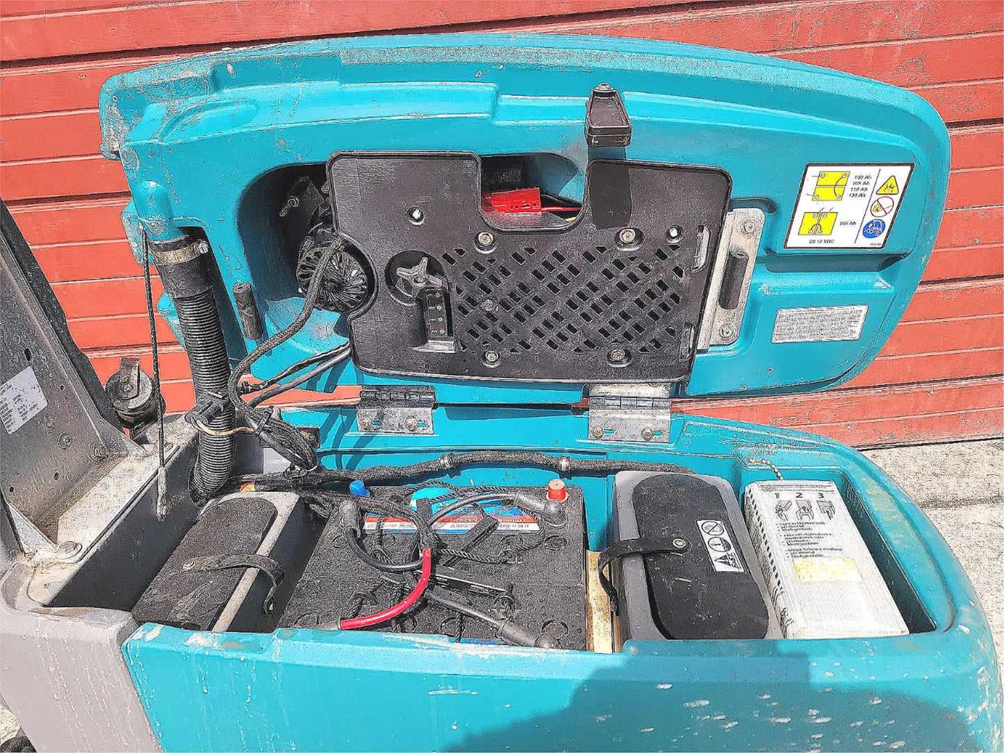 WARRANTY TENNANT T3 FAST FLOOR WALK BEHIND BATTERY FLOOR SCRUBBER WATCH VIDEO