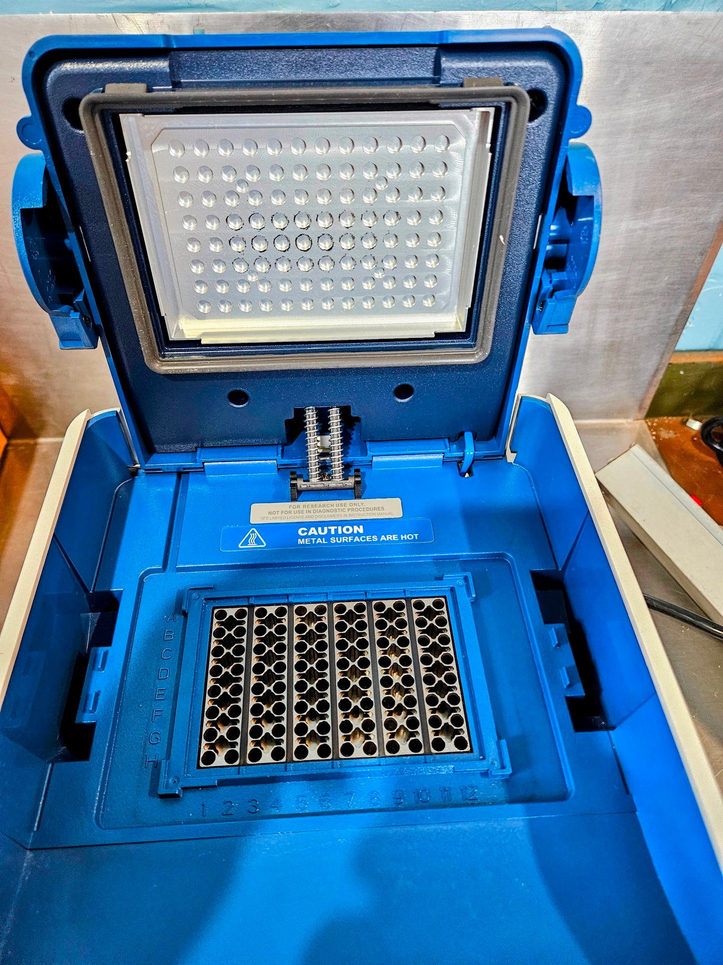 AS IS APPLIED BIOSYSTEMS VERITI PCR/THERMAL CYCLER 96 WELL POWERS ON FREE SHIP