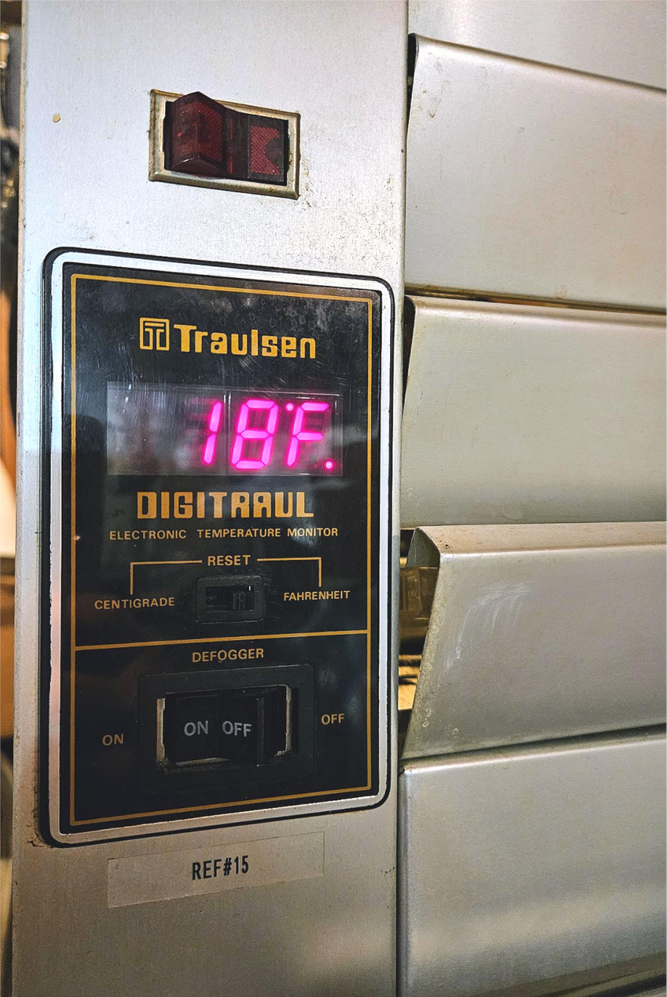 120/DAYWARRANTY TRAULSEN GHT-1-32 WUT SPLIT GLASS DOOR FREEZER 8 TRAYS FREESHIP