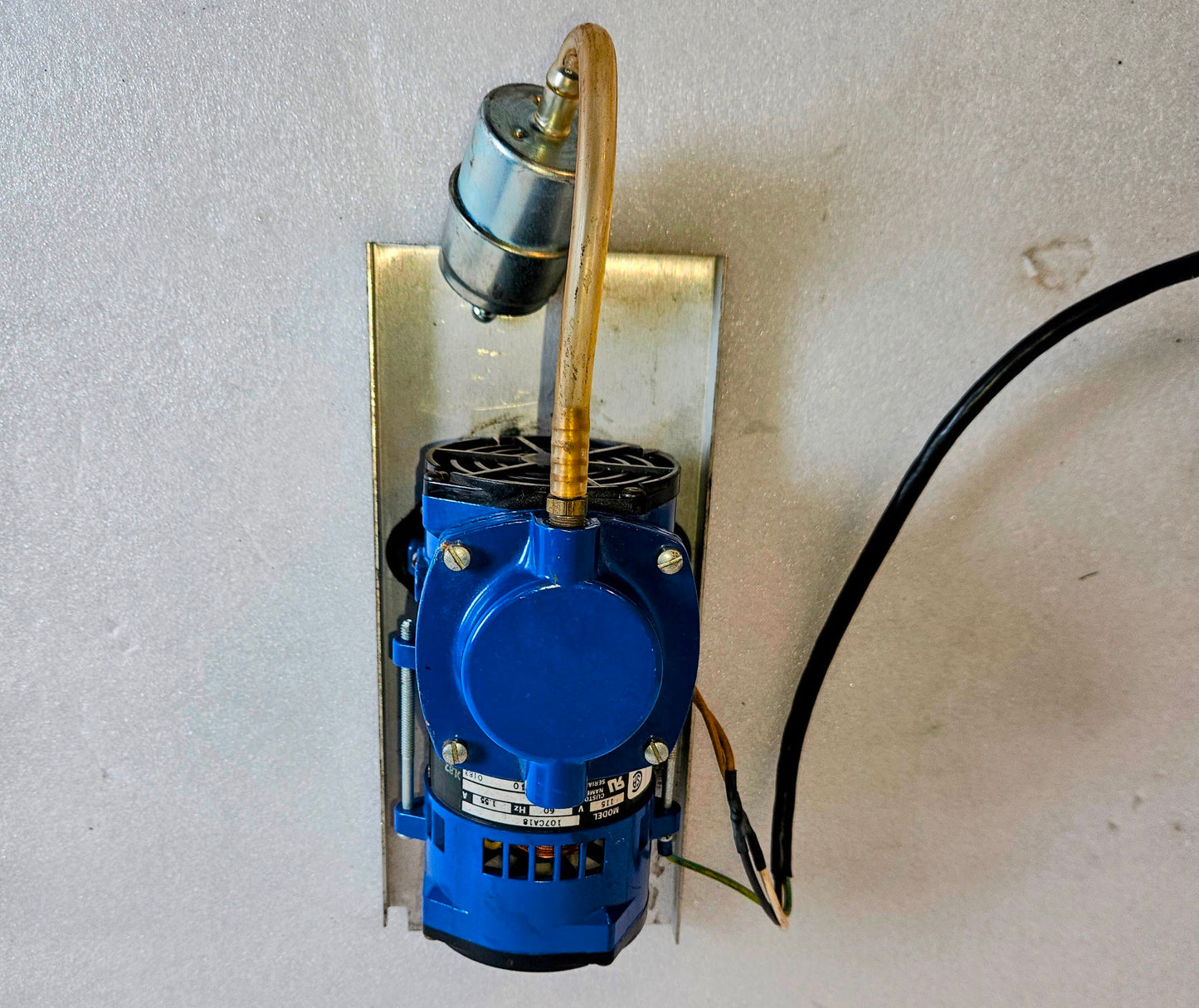 WARRANTY THOMAS 107CA18 OILLESS DIAPHRAGM MINI COMPRESSOR VACUUM PUMP WATCHVIDEO