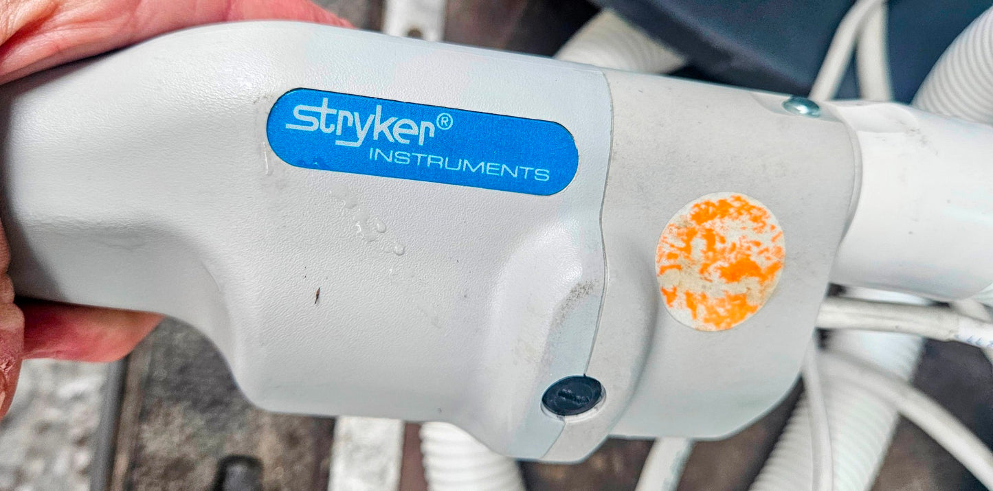 120DAYWARRANTY STRYKER 940 CAST OSCILLATING SAW and 986 MOBILE STAND WATCH-VIDEO
