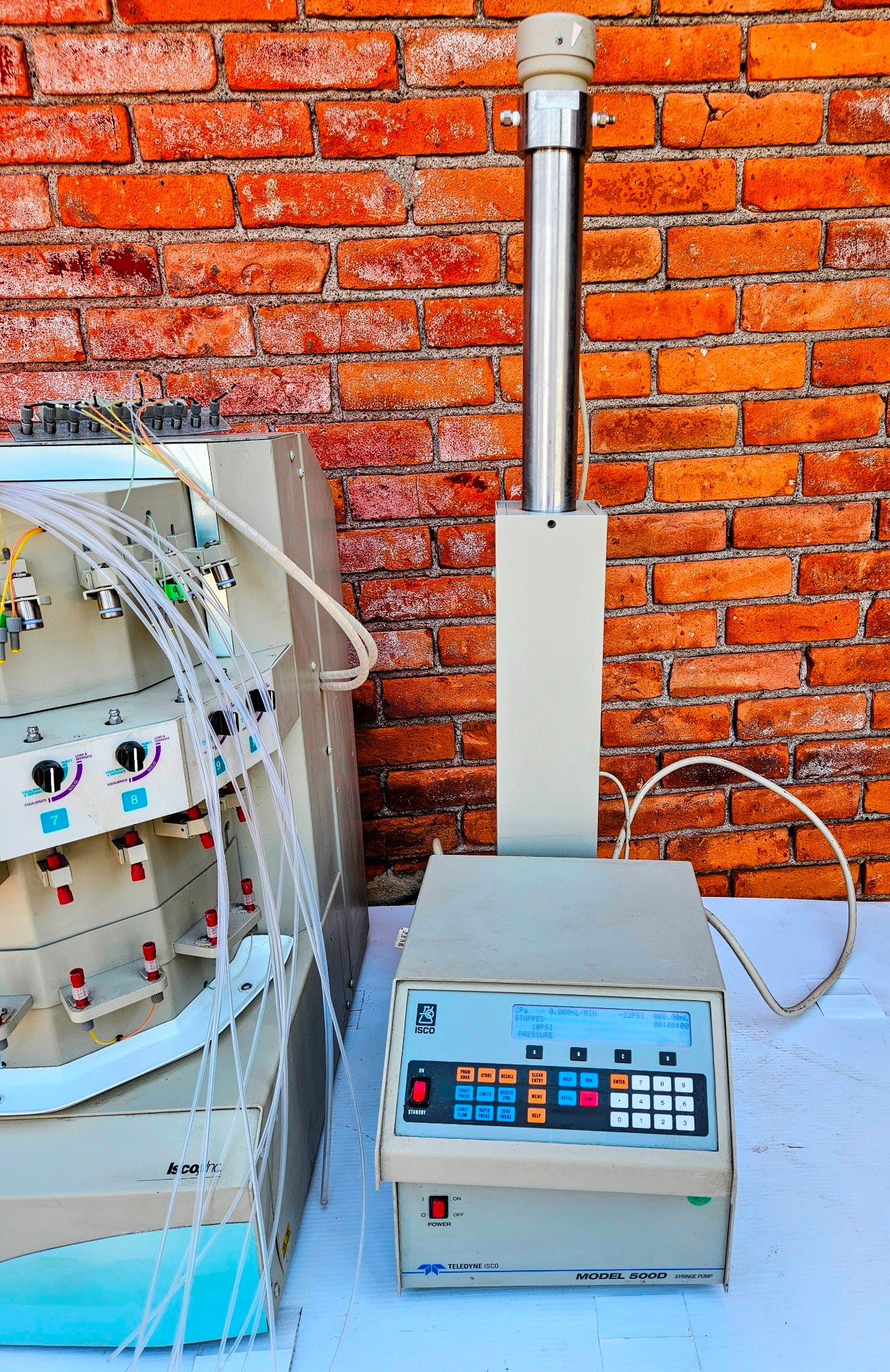(Does Power On Fine) ISCO 500D SYRINGE PUMP with COMBIFLASH OPTIX 10 WATCH VIDEO