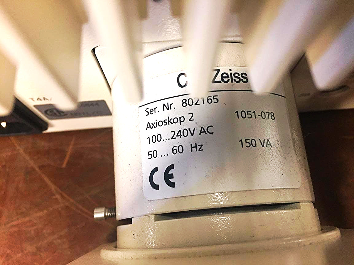 ZEISS AXIOSKOP-2 MICROSCOPE 3 OBJECTIVES & LIGHT SOURCE FREESHIP