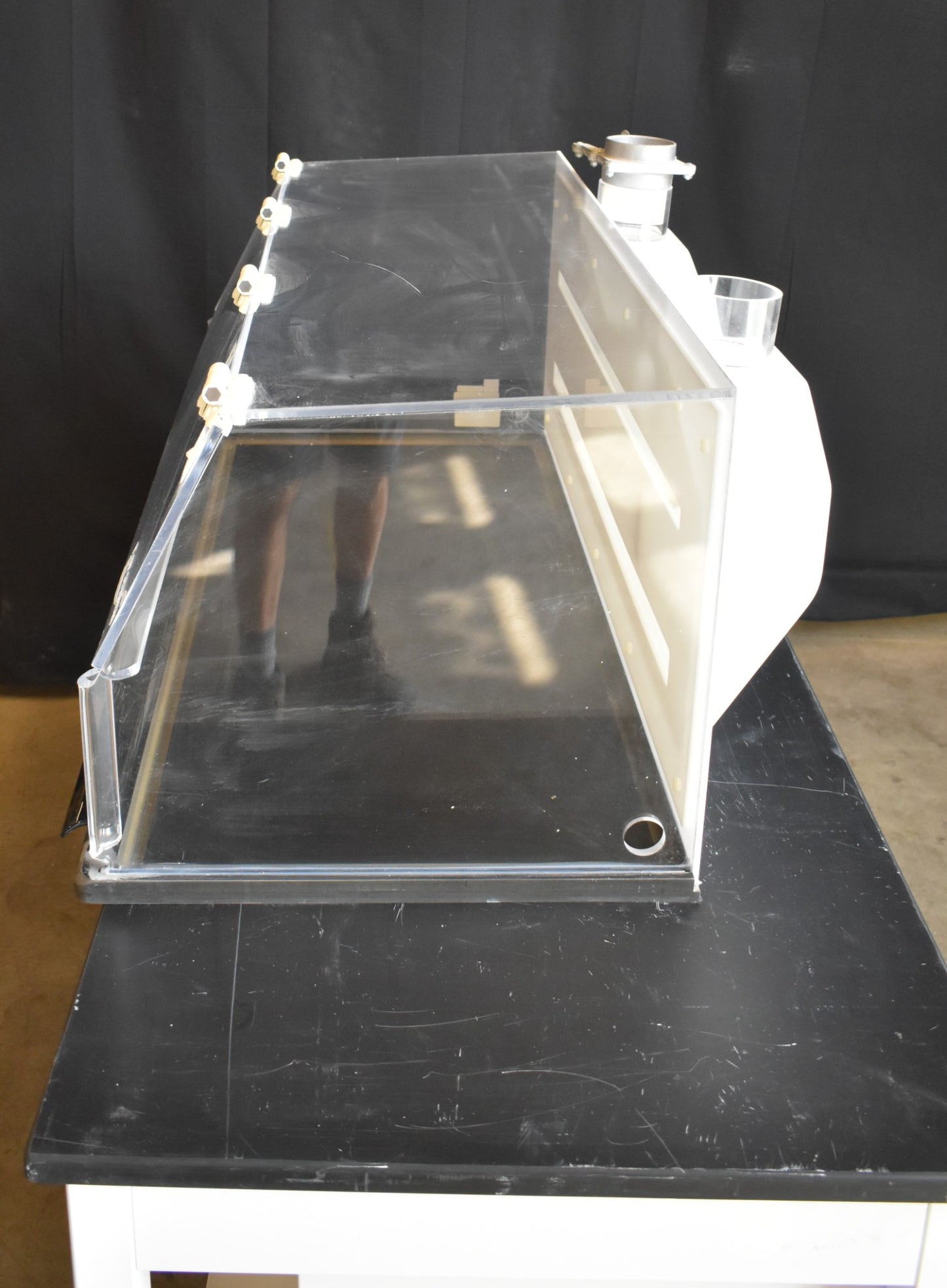 (2) FLOW SCIENCES VBSE VENTED 3ft SAFETY ENCLOSURE FUME HOOD