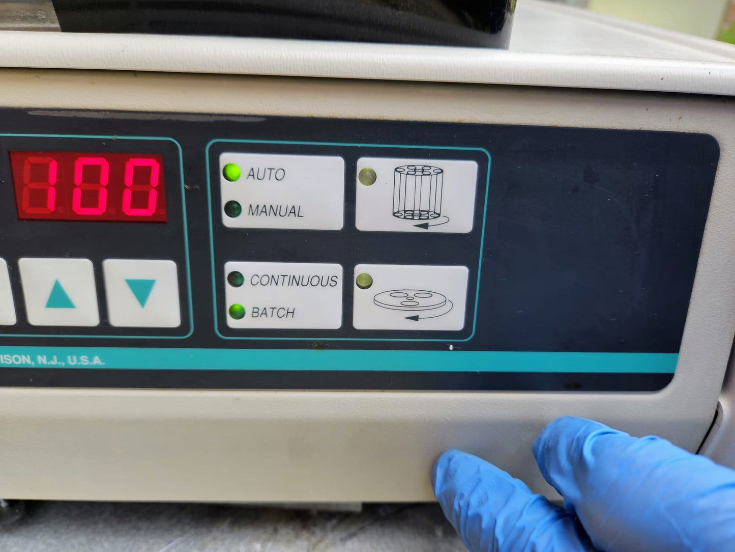 100%WARRANTY NEW BRUNSWICK MP-1000 AUTOMATED PLATE PETRI DISH POURER WATCH VIDEO