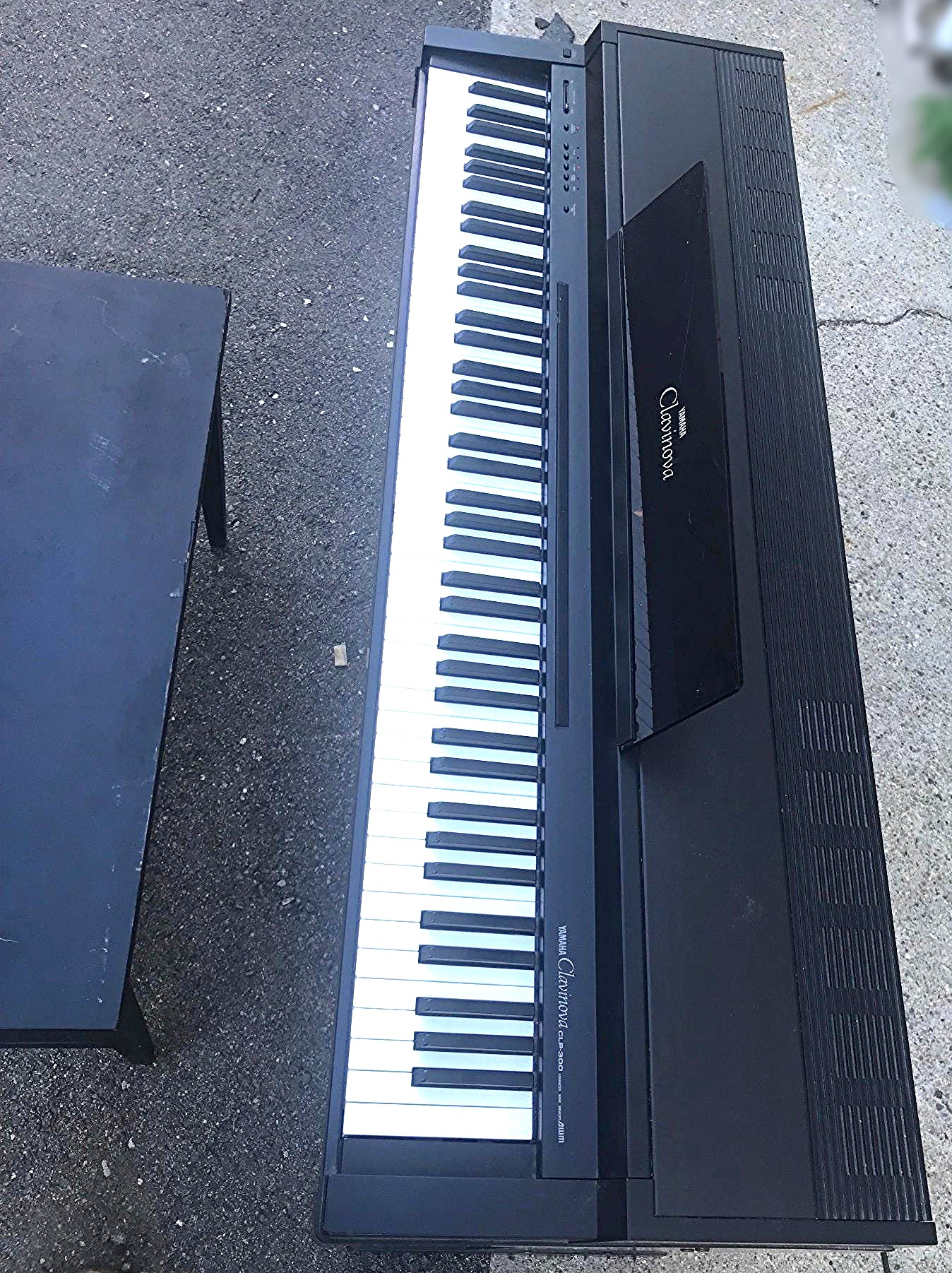 YAMAHA CLAVINOVA CLP-300 DIGITAL PIANO & BENCH WATCH VIDEO FREE SHIP
