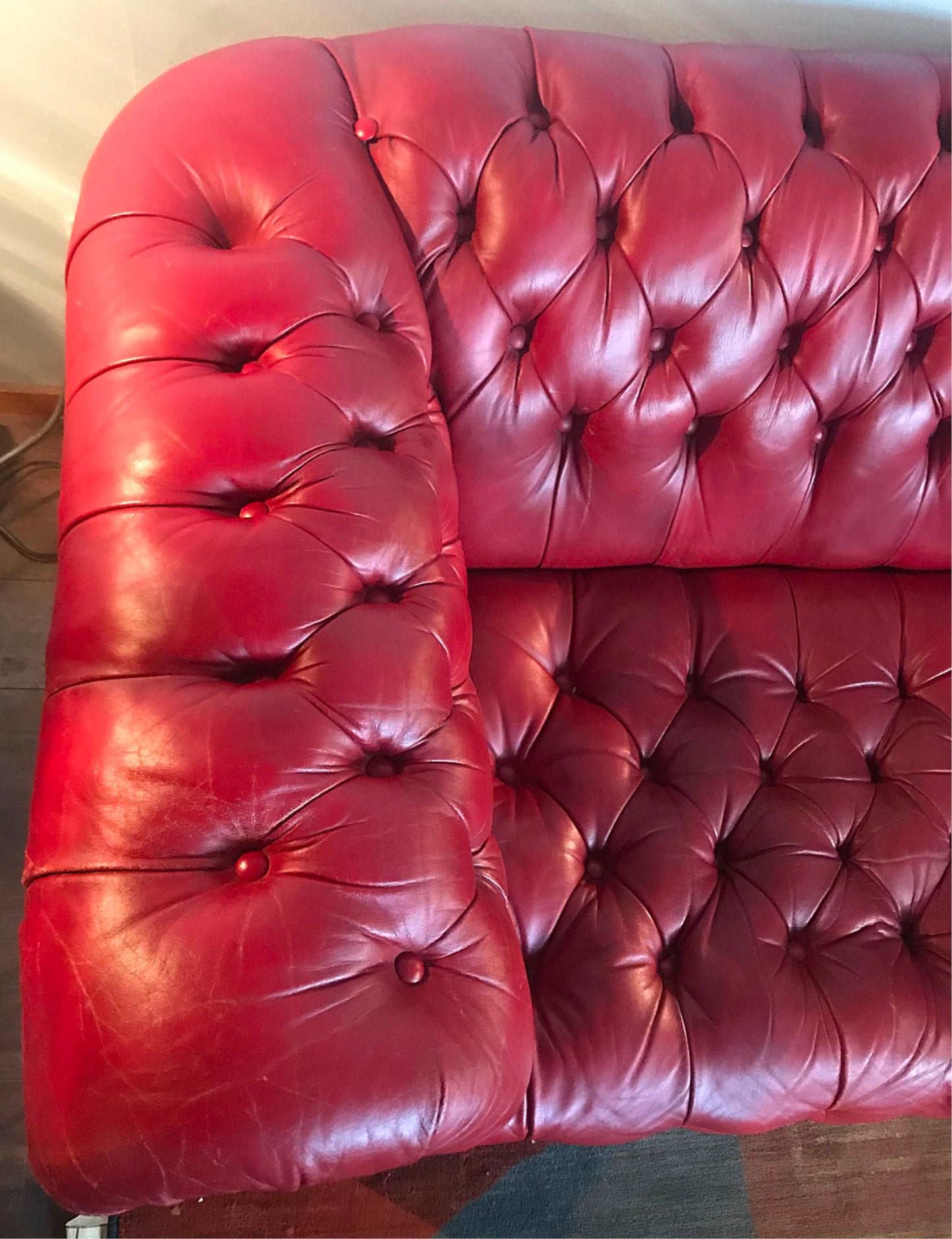 WONDERFUL CLASSIC CHESTERFIELD RED TUFTED LEATHER SOFA NO RIPS NO TEARS FREESHIP