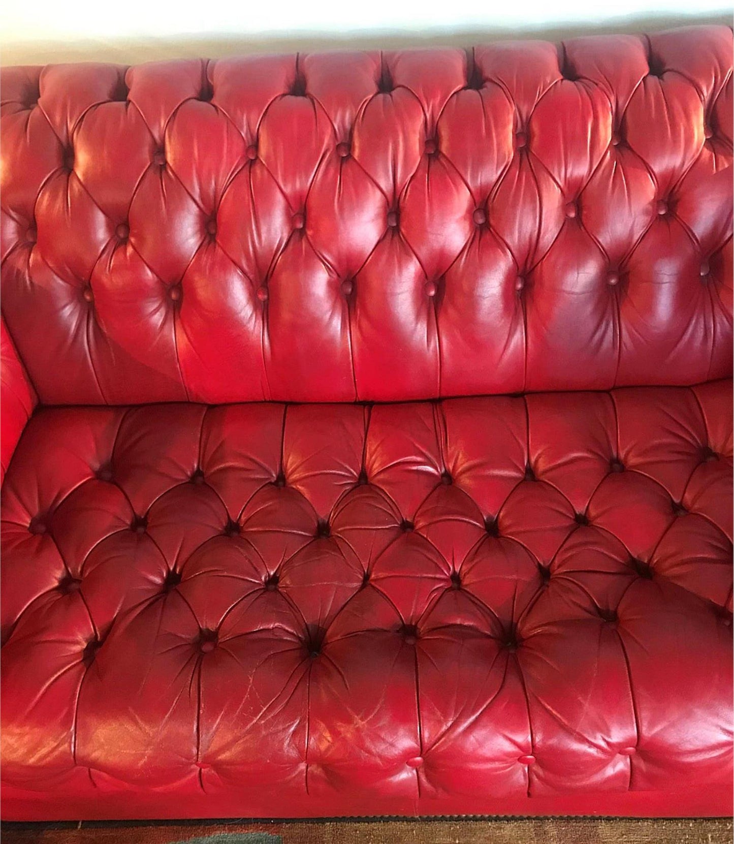 WONDERFUL CLASSIC CHESTERFIELD RED TUFTED LEATHER SOFA NO RIPS NO TEARS FREESHIP