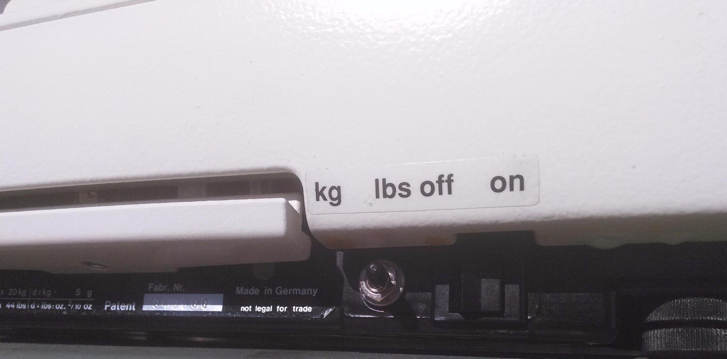 SECA 727 Digital baby scale with fine 1 gram graduation wireless transmission