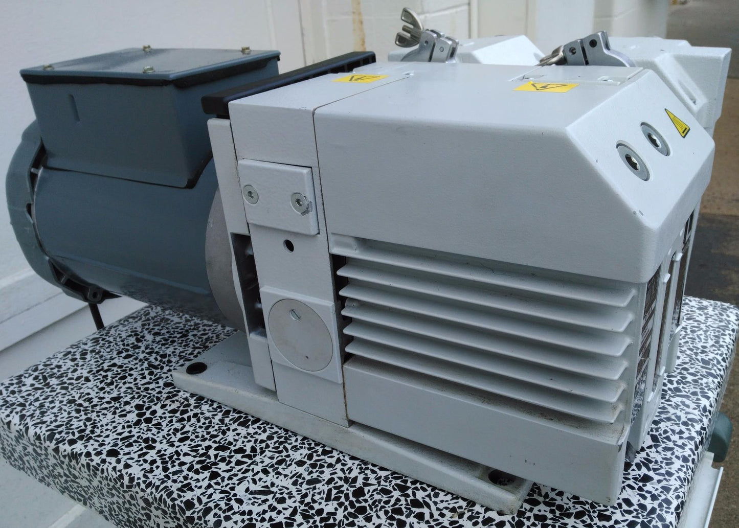 TRIVAC LEYBOLD AF16 - 25D VACUUM oil-sealed PUMP 16 B Exhaust filter AF 16-25