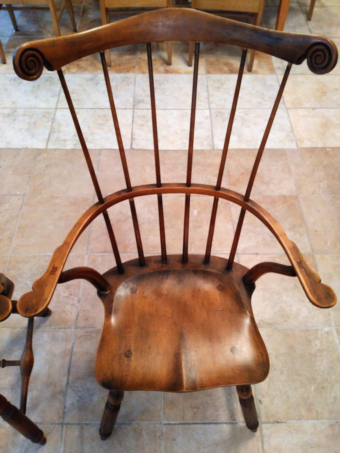 BEAUTIFUL PAIR VINTAGE WINDSOR MAPLE CHAIR SPINDLE CHAIRS CHARLOTTE FURNITURE Co