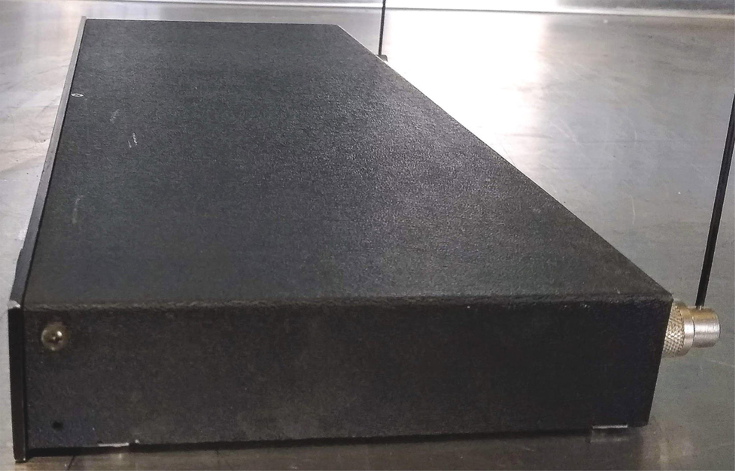 SHURE® L4-V MARCAD DIVERSITY WIRELESS RECEIVER BLACK & POWER SUPPLY 90DAYWARANTY