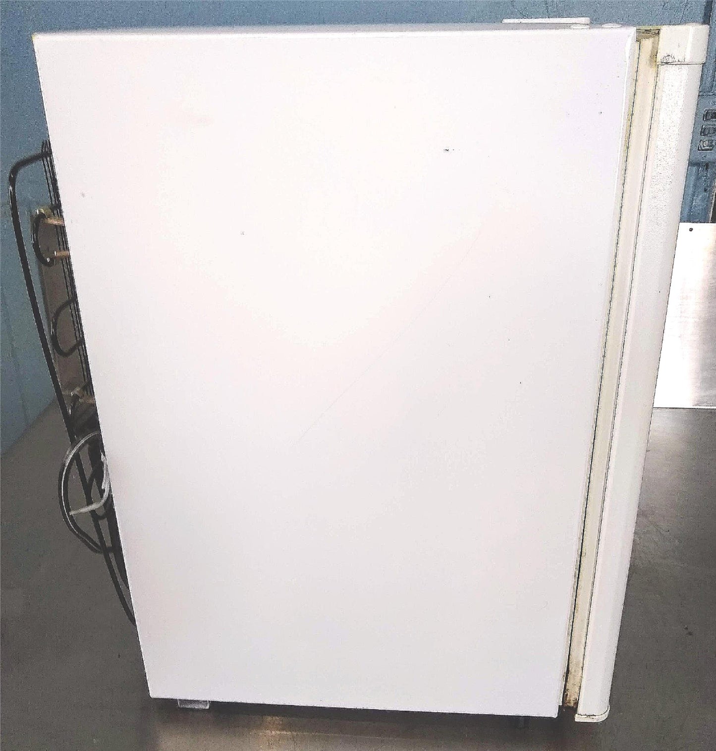 BRAND NEW SANYO SR-256W UNDERCOUNTER FRIDGE INSIDE ORIGINAL BOX FREE SHIPPING