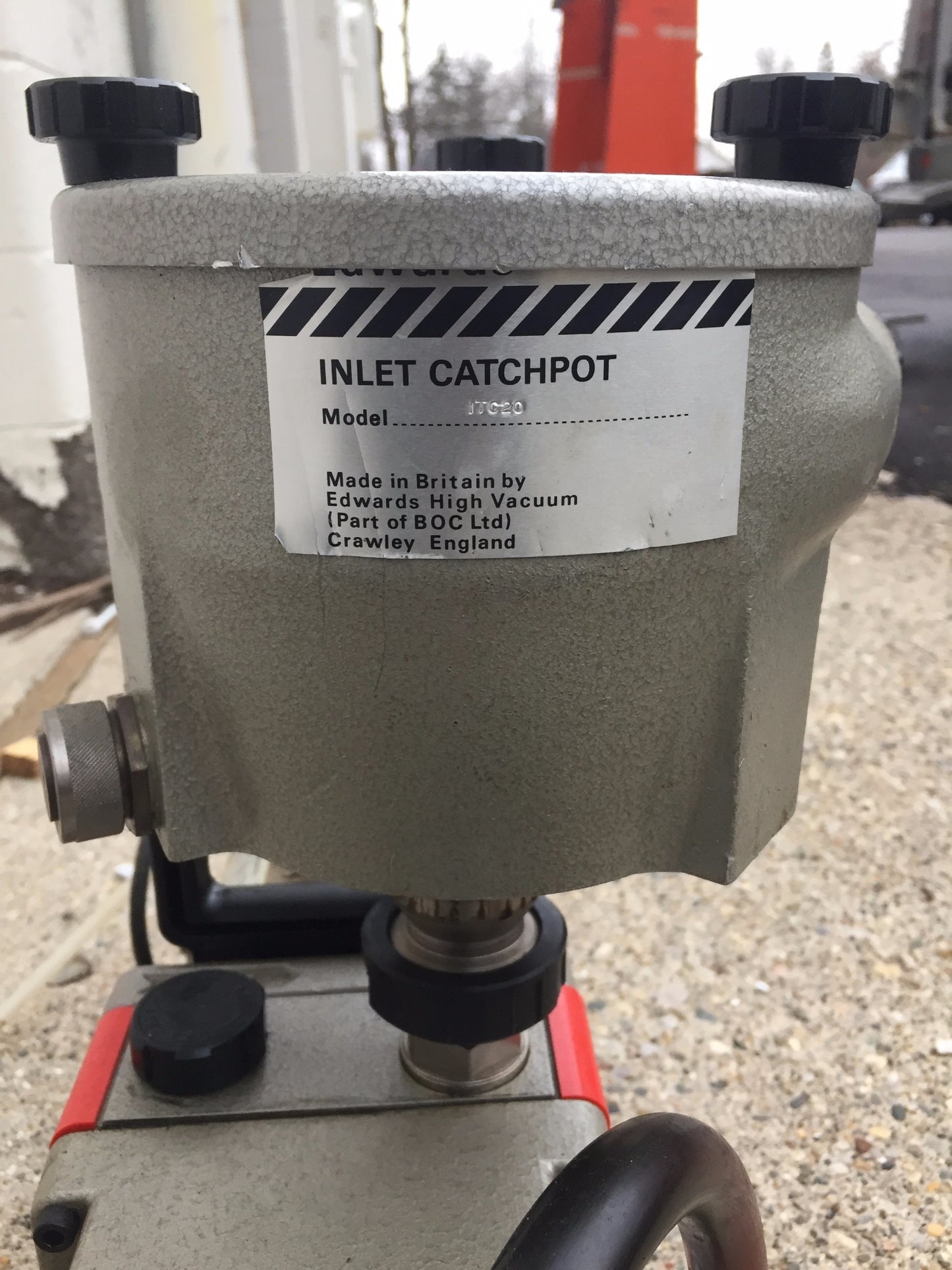 EDWARDS TWO STAGE E2M8 TRIVAC 8 VACUUM PUMP with ITC-20 INLET CATCHPOT FREE SHIP