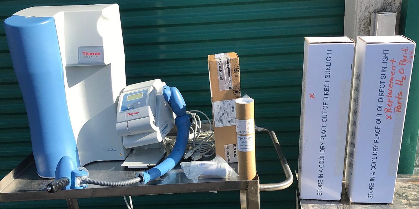 THERMO BARNSTEAD SMART2PURE GenPure xCAD LED UV-TOC/UF PLUS WATER PURIFICATION