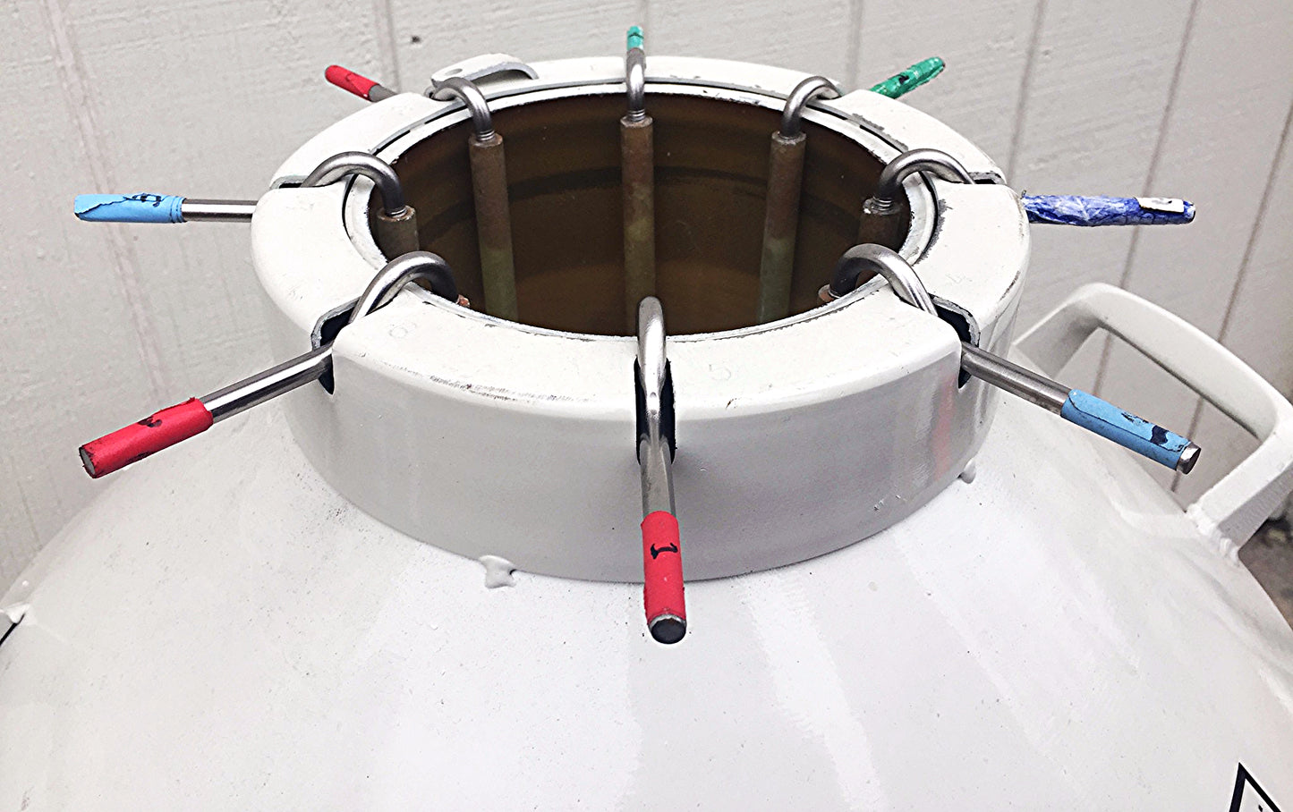 LOCATOR 8 PLUS BARNSTEAD CY50975-70 CRYO BIOLOGICAL STORAGE TANK CRYOGENIC FSHIP