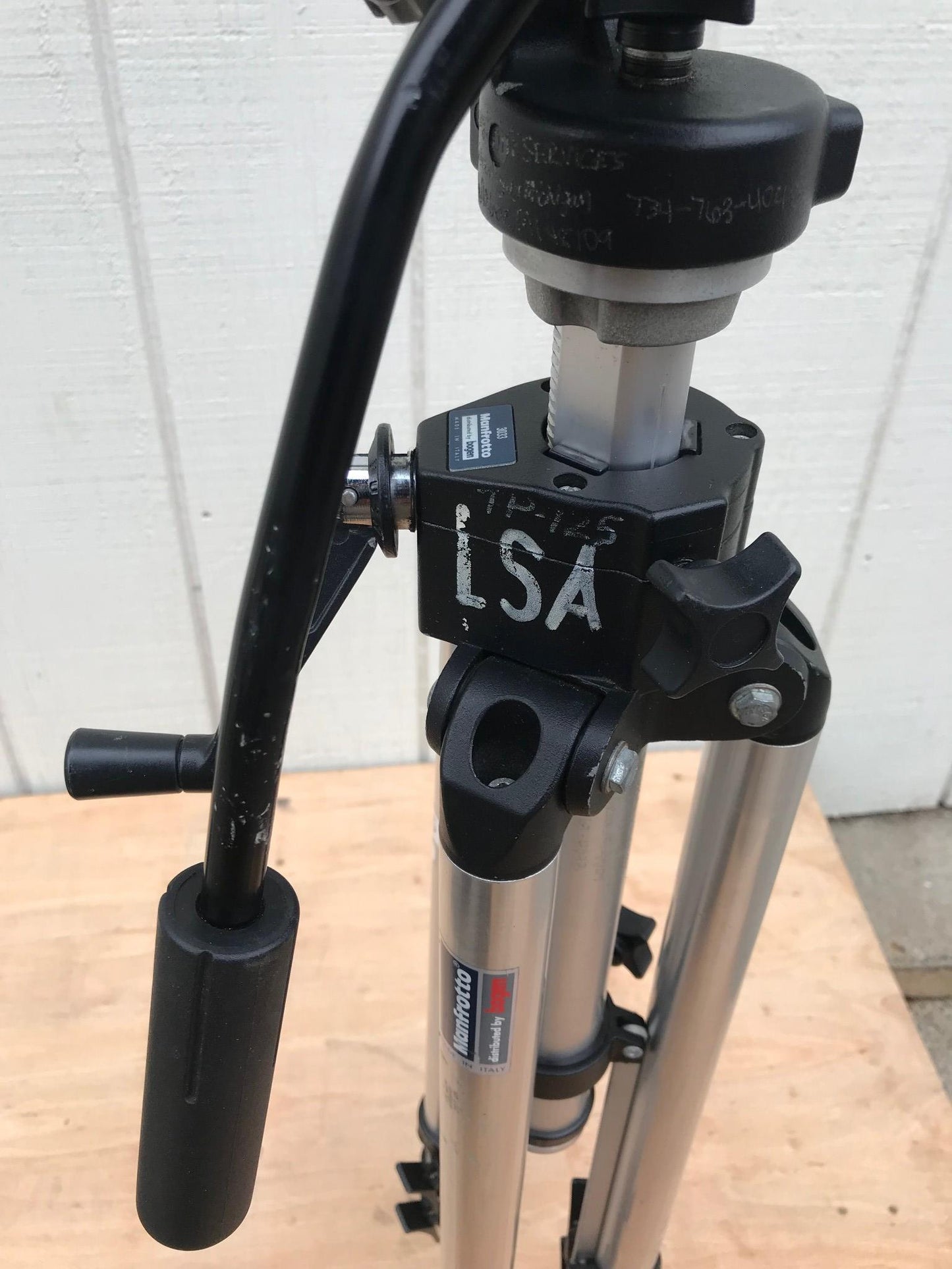 MANFROTTO 3033 PROFESSIONAL TRIPOD & 3126 FLUID HEAD w/ CASE by BOGEN FREE SHIP