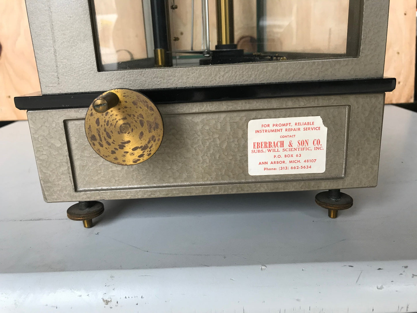 VINTAGE FISHER SCIENTIFIC ENCLOSED 200g APOTHECARY CHAINOMATIC BALANCE FREE SHIP