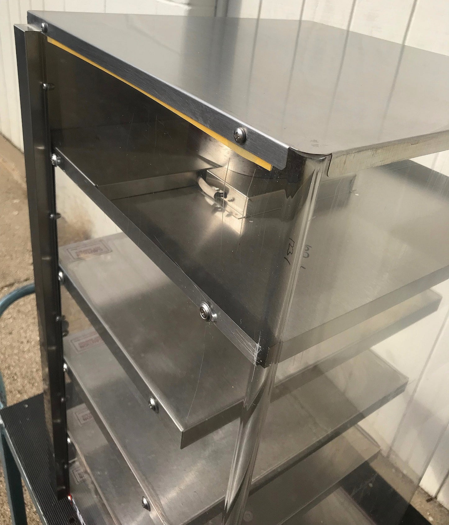 WISCO 680-4 MERCHANDISER DISPLAY 4 HEATED SHELVES PIZZA WARMER FREE SHIPPING