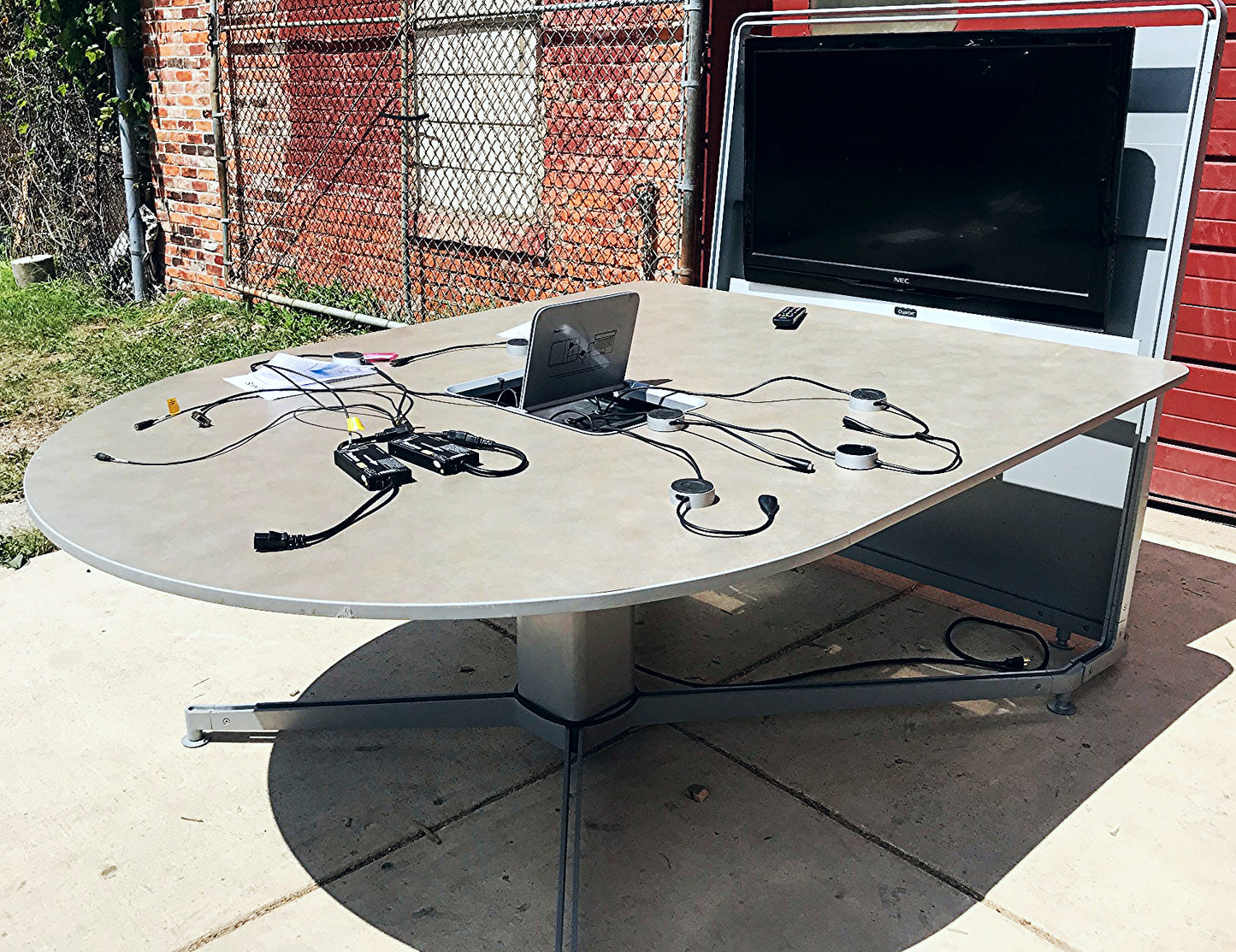 STEELCASE MEDIASCAPE SP106-101 & 5 VIRTUAL PUCKs NEC HDMI E422(L420UT CONFERENCE