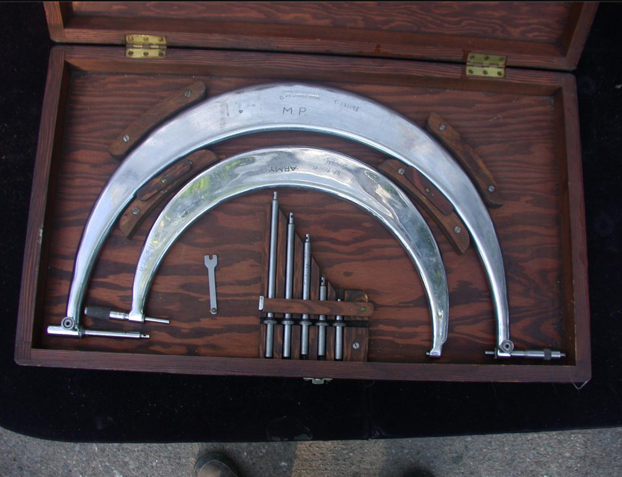 TUBULAR MICROMETER CO. CALIPER & WOOD CASE 12" - 18" 0.0001" TUMICO SPINDLE ROD