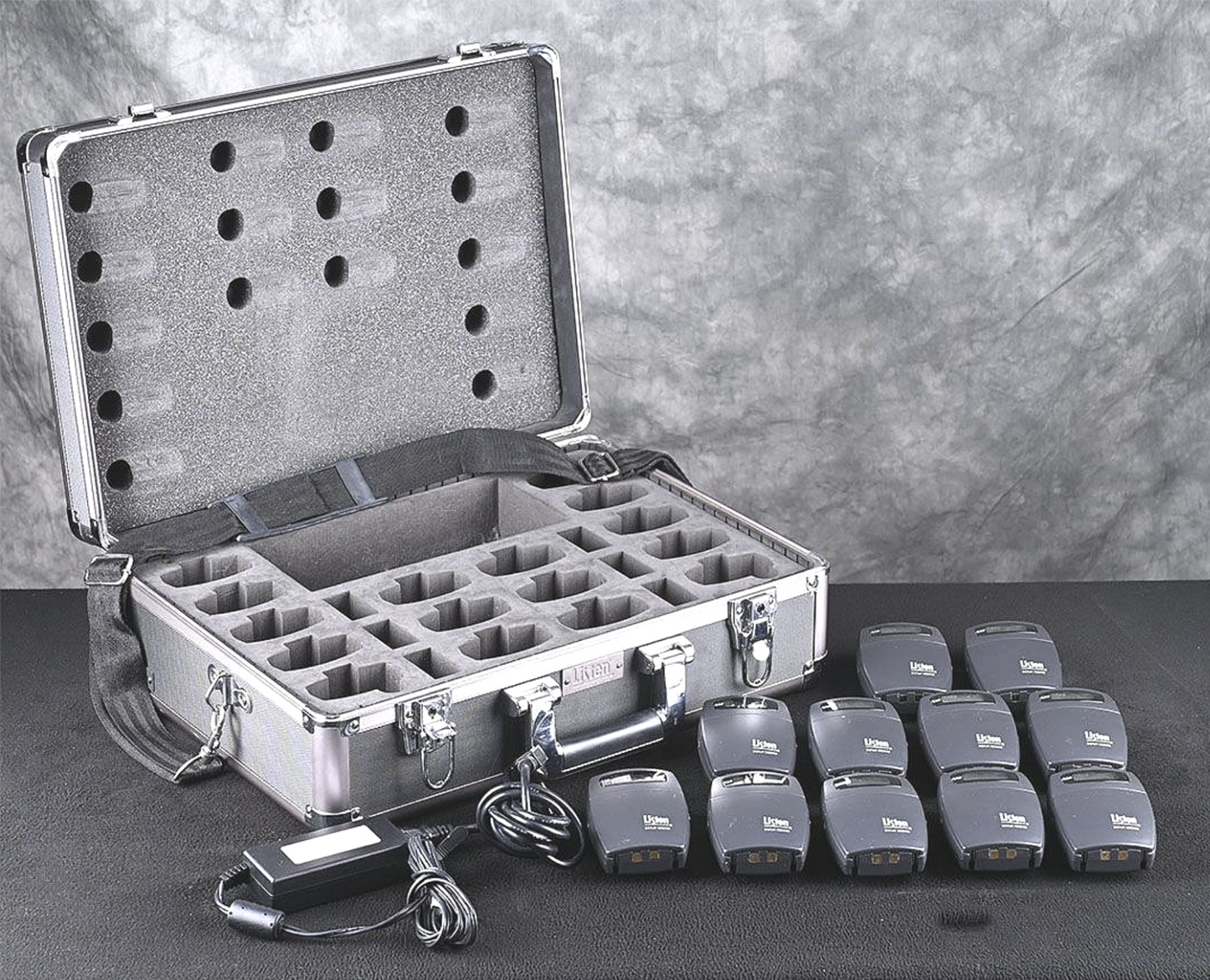 SET 11 LISTEN TECHNOLOGIES LR-400-216 PORTABLE DISPLAY RF RECEIVER 216MHZ & CASE