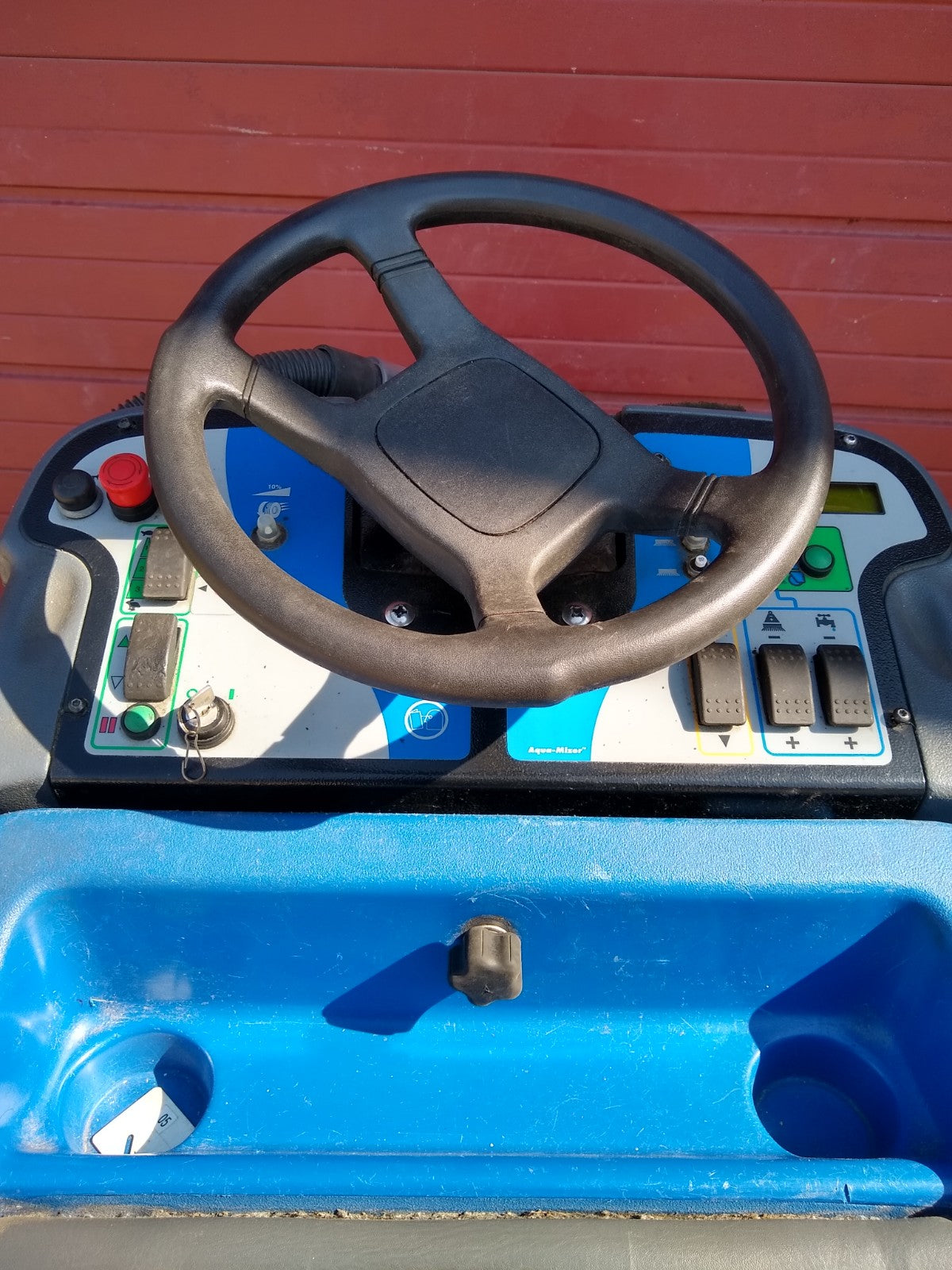 WINDSOR iSCRUB CSX24 CHARIOT RIDE ON FLOOR AUTO SCRUBBER with CHARGER FREE SHIP