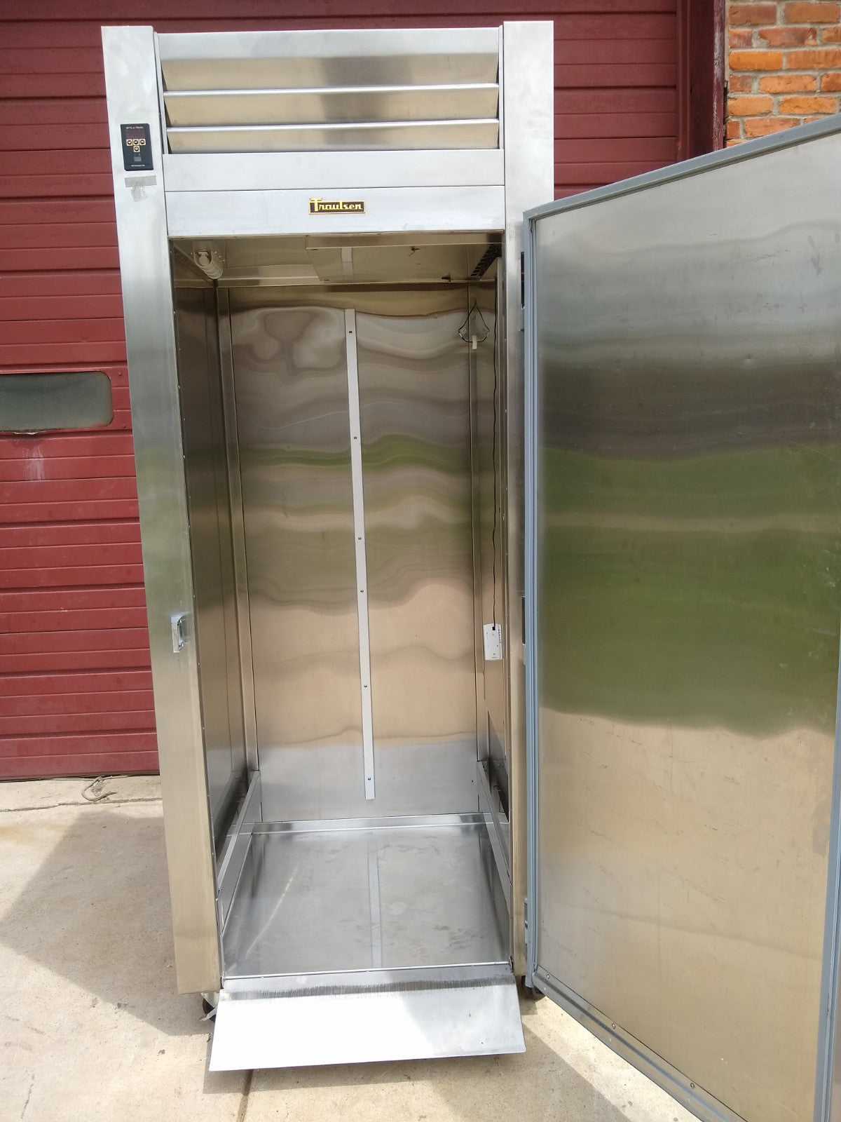 TRAULSEN RRI132LUT-FHS ROLL-IN COMMERCIAL STAINLESS STEEL REFRIGERATOR FREE SHIP