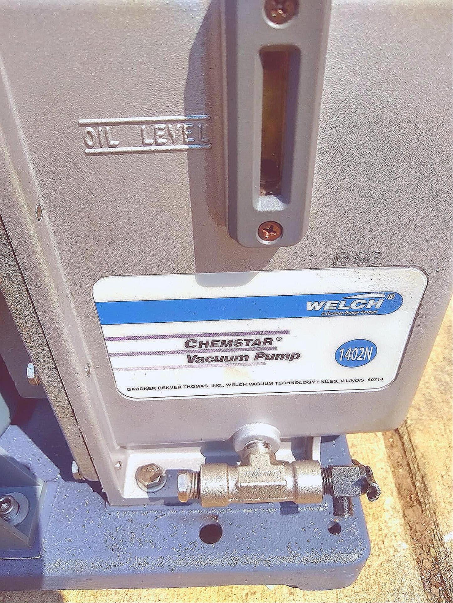 WELCH BELT DRIVEN DUOSEAL1402N CHEMSTAR VACUUM PUMP 1x10⁻⁴To WATCHVIDEO FREESHIP