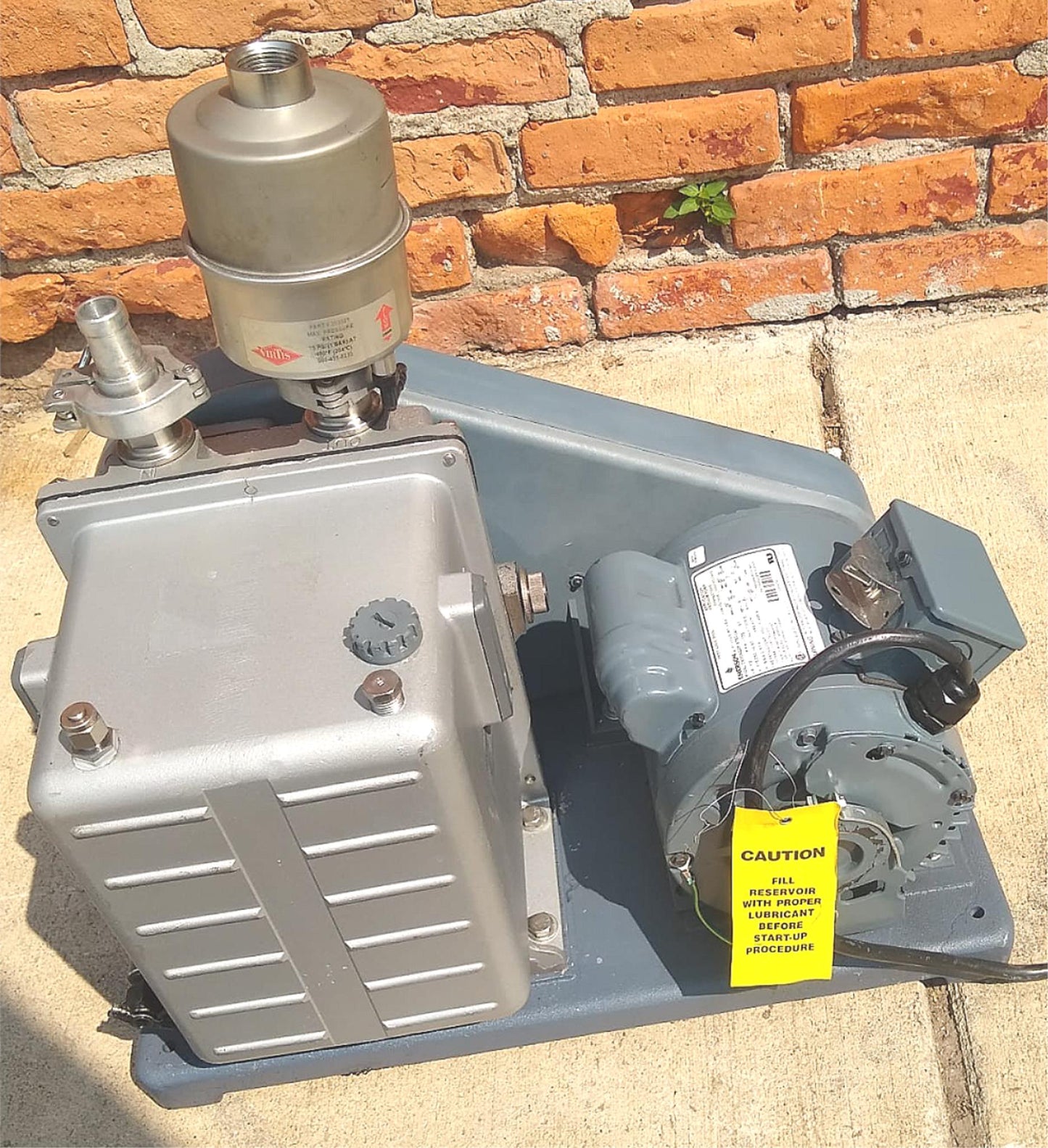 WELCH BELT DRIVEN DUOSEAL1402N CHEMSTAR VACUUM PUMP 1x10⁻⁴To WATCHVIDEO FREESHIP
