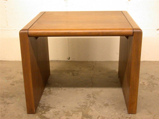 VINTAGE HARDWOOD HOUSE OAK SIDE CENTER TABLE 30" wide x 30" deep x 23" 1/4' high