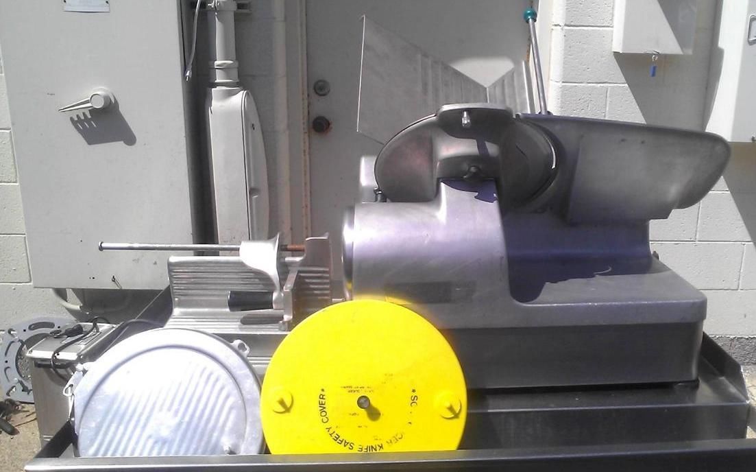 HOBART MODEL 1712 COMMERCIAL KITCHEN VEGETABLE MEAT FOOD SLICER CUTTER