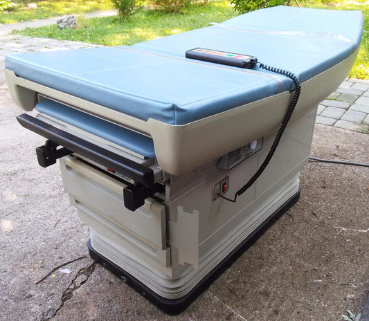 MIDMARK 405 POWER EXAM TABLE HI LO GREAT UPHOLSTERY & REMOTE CONTROL