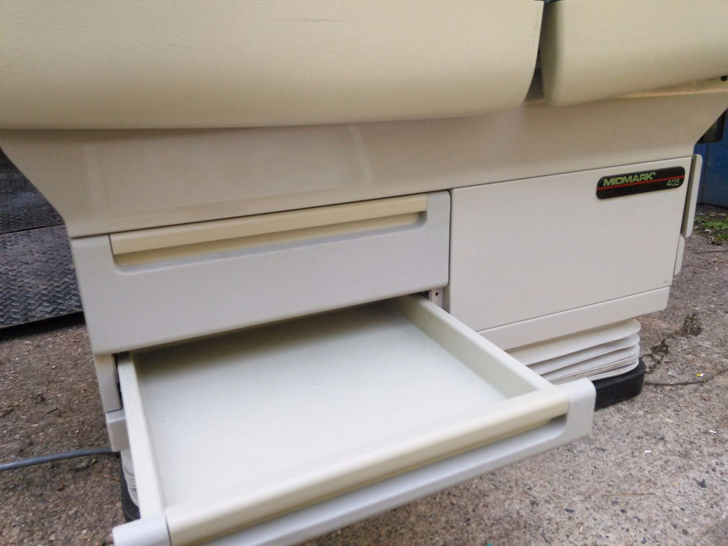 MIDMARK 405 POWER EXAM TABLE HI LO GREAT UPHOLSTERY & REMOTE CONTROL