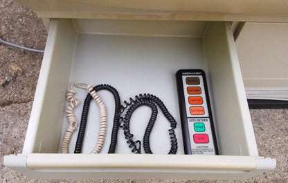 MIDMARK 405 POWER EXAM TABLE HI LO GREAT UPHOLSTERY & REMOTE CONTROL