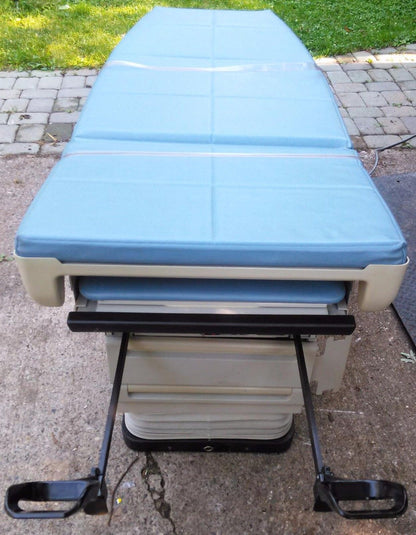 MIDMARK 405 POWER EXAM TABLE HI LO GREAT UPHOLSTERY & REMOTE CONTROL