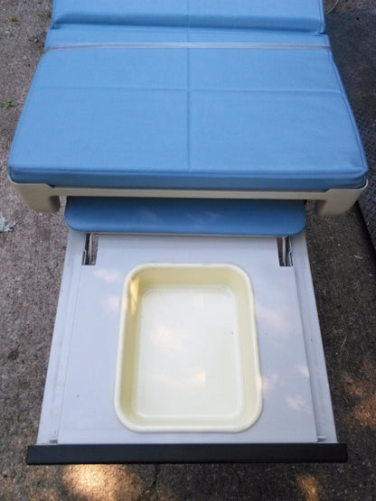 MIDMARK 405 POWER EXAM TABLE HI LO GREAT UPHOLSTERY & REMOTE CONTROL