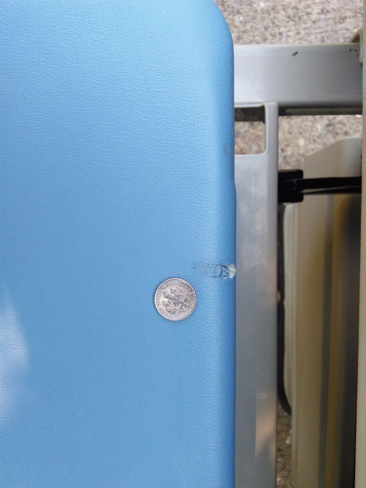 MIDMARK 405 POWER EXAM TABLE HI LO GREAT UPHOLSTERY & REMOTE CONTROL