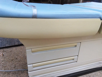 MIDMARK 405 POWER EXAM TABLE HI LO GREAT UPHOLSTERY & REMOTE CONTROL