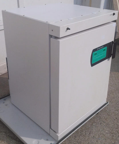 FISHER SCIENTIFIC MODEL 116885 CO2 INCUBATOR