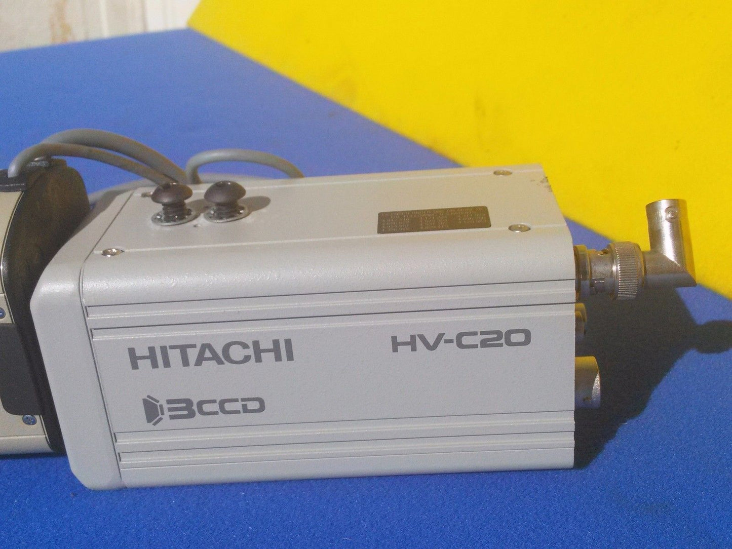 HITACHI MODL HV-C20U-S4 HV-C20 COLOR VIDEO 3CCD FUJI FUJINON D10x 8B-SNDS21 ZOOM