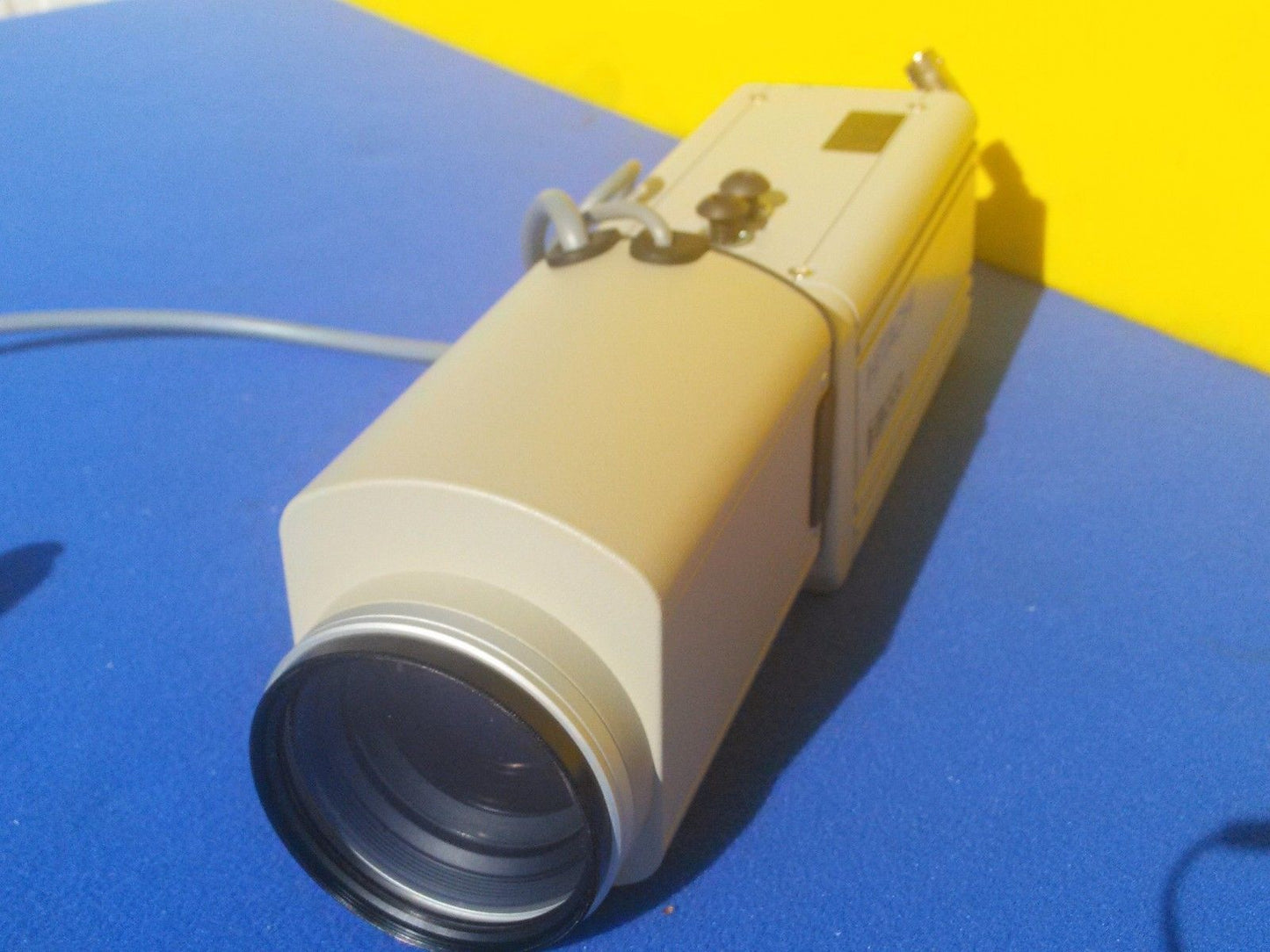 HITACHI MODL HV-C20U-S4 HV-C20 COLOR VIDEO 3CCD FUJI FUJINON D10x 8B-SNDS21 ZOOM