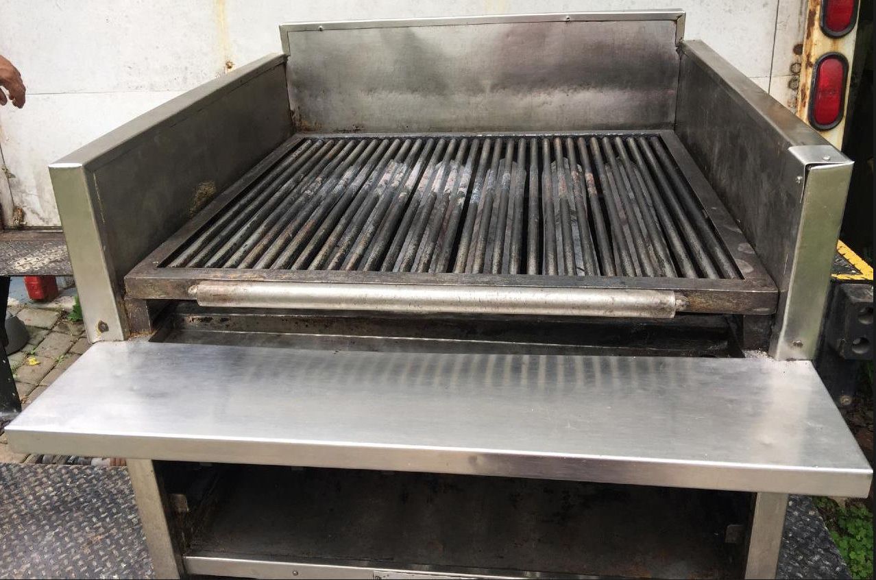 MAGIKITCH'n MAGIC GLOW FLOOR NATURAL GAS CHAR BROILER RM RMB 30C ON WHEELS