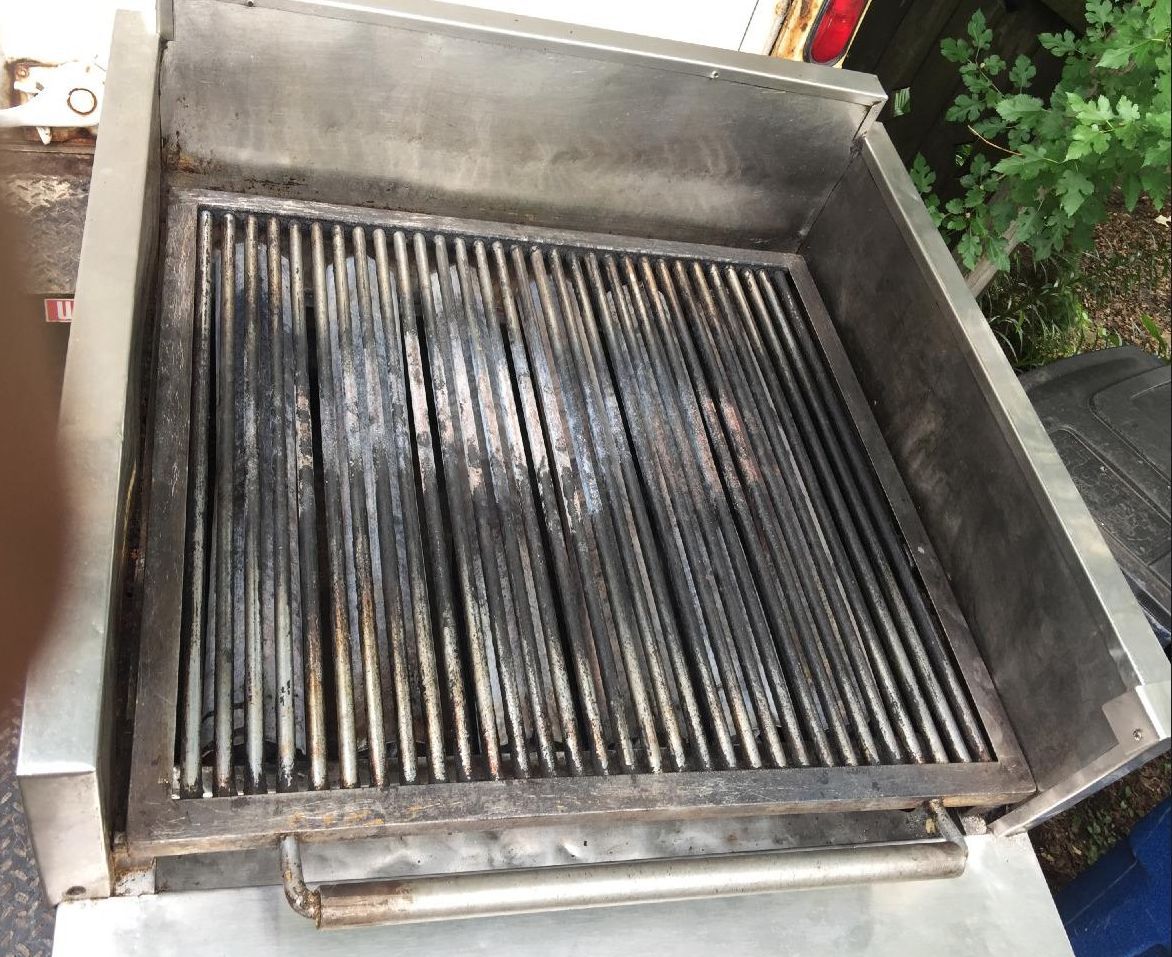 MAGIKITCH'n MAGIC GLOW FLOOR NATURAL GAS CHAR BROILER RM RMB 30C ON WHEELS